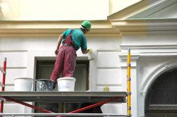 Rénovation de façade par un peintre en bâtiment